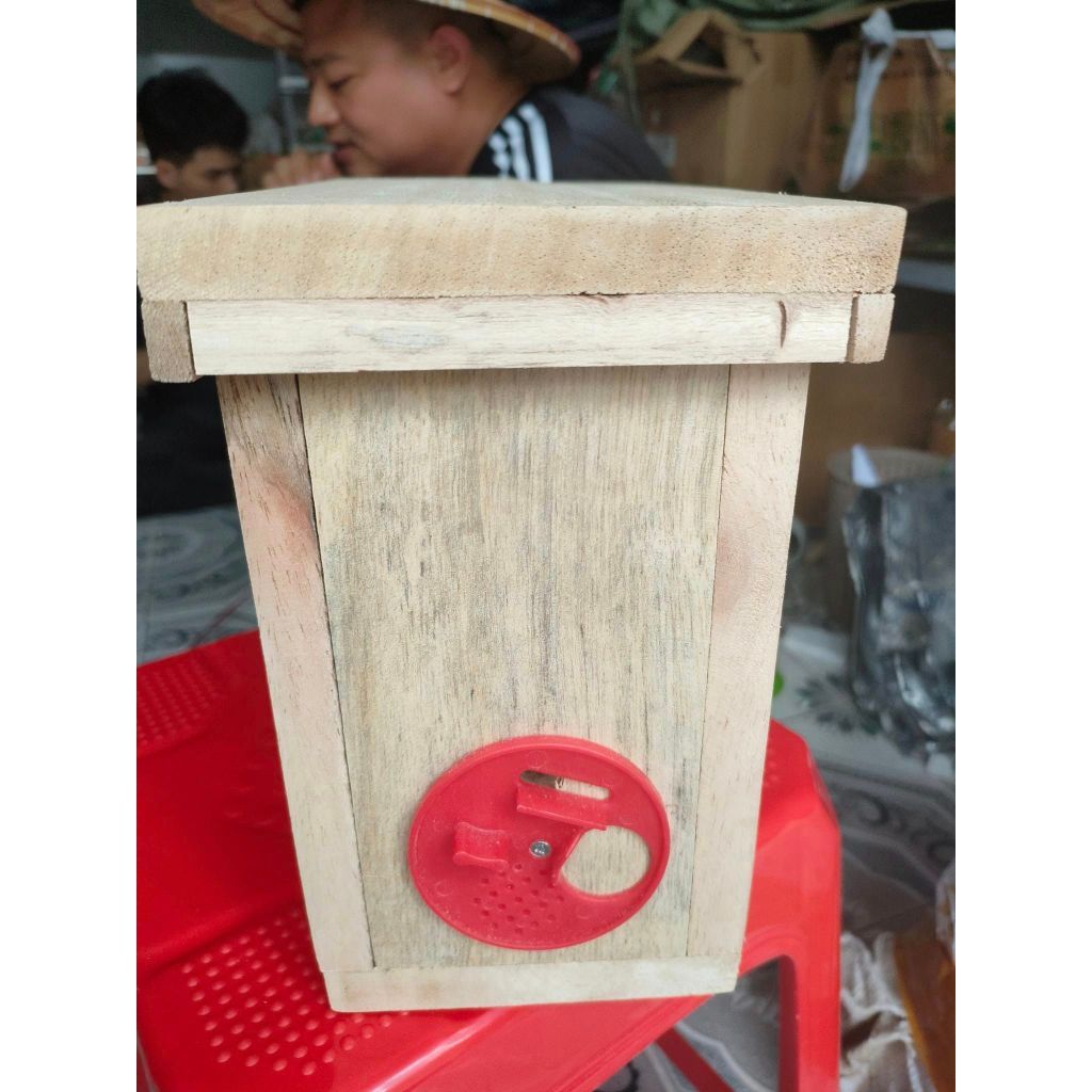 Cửa thùng phối ong chúa mini