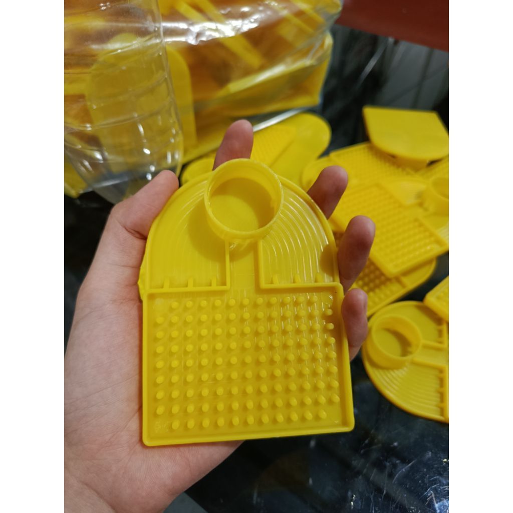 Combo 10 Máng cho ong uống nước rất tiện lợi (loại cải tiến) - Ảnh 7