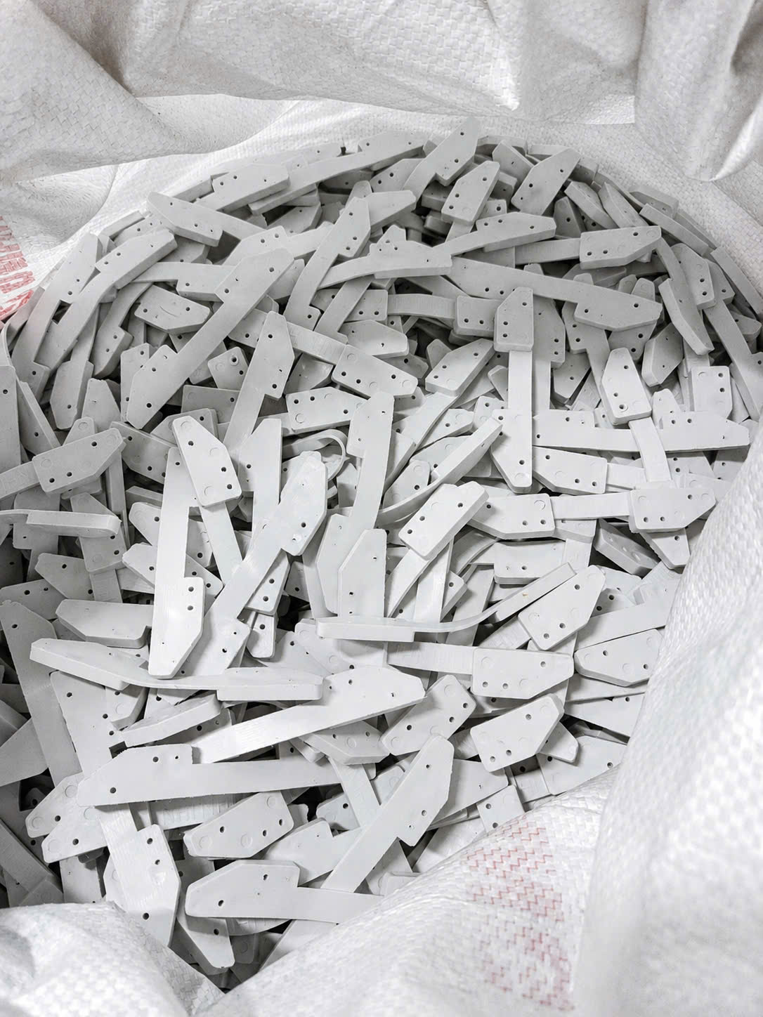0,5kg nêm cầu nhựa dẻo dùng cho ong ngoại - Ảnh 2