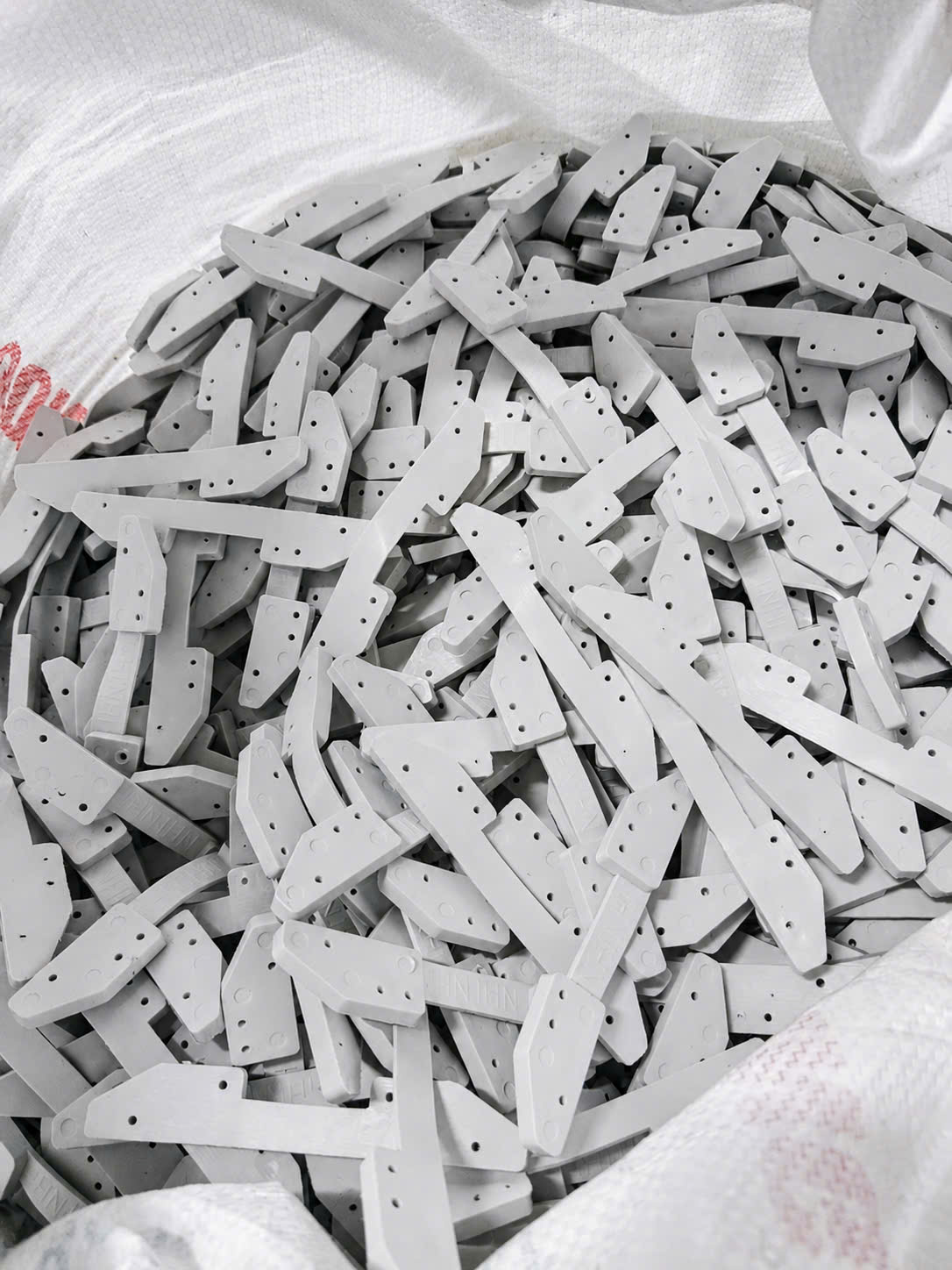 0,5kg nêm cầu nhựa dẻo dùng cho ong ngoại - Ảnh 3